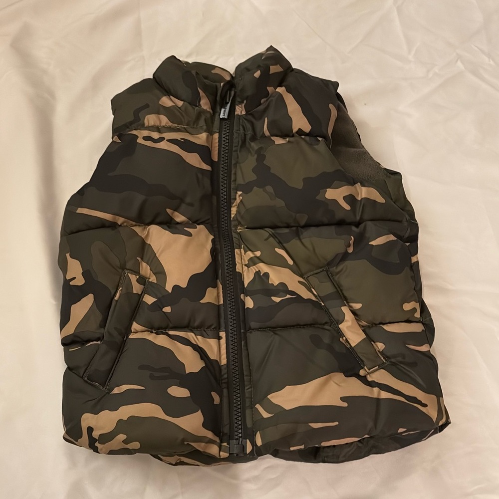 Camouflage Puffer Vest w/fleece lining Sz. 3T